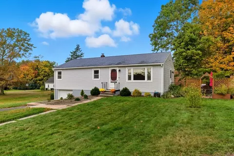97 Mountain Rd, Holyoke, MA 01040