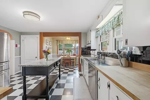 Kitchen - 3 Bay Edge Dr, Worcester, MA 01604 photo 5 of 7
