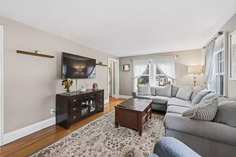 Living - 3 Bay Edge Dr, Worcester, MA 01604 photo 3 of 3