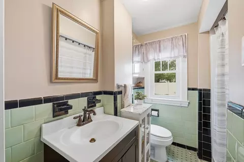 Bath - 3 Bay Edge Dr, Worcester, MA 01604 photo 1 of 2