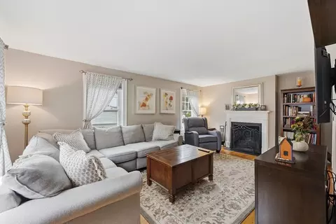 Living - 3 Bay Edge Dr, Worcester, MA 01604 photo 1 of 3