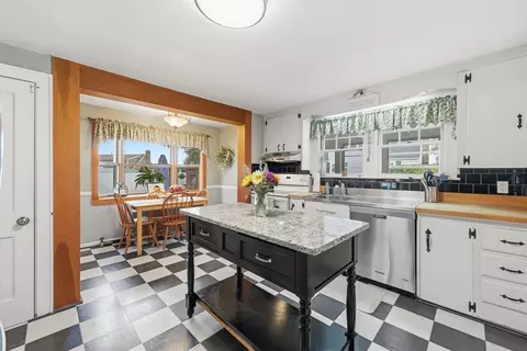 Kitchen - 3 Bay Edge Dr, Worcester, MA 01604 photo 6 of 7