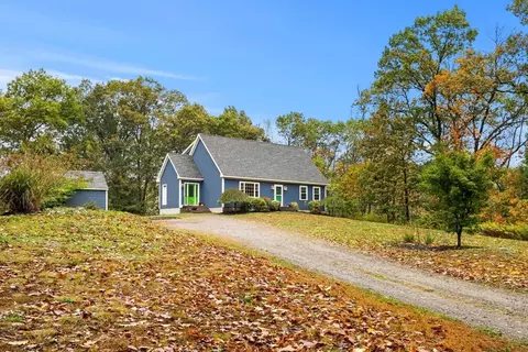 266 Washington St, Boxford, MA 01921