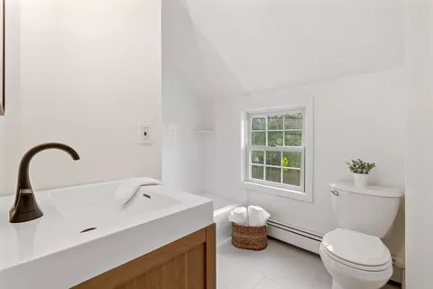 Bath - 108 Warren St, Arlington, MA 02474 photo 2 of 5