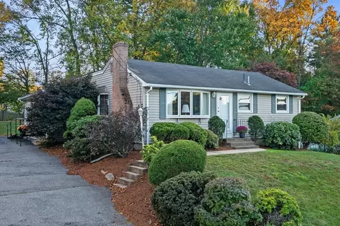 28 Robinson Rd, Woburn, MA 01801