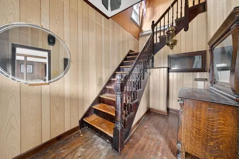 Entry Way - 484 S Beach St, Fall River, MA 02724 photo 2 of 3