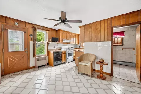 Entry Way - 484 S Beach St, Fall River, MA 02724 photo 1 of 3