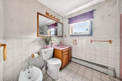 Bath - 484 S Beach St, Fall River, MA 02724 photo 1 of 1