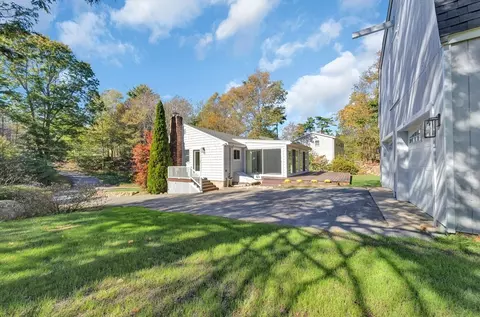 50 Laurel St, Gloucester, MA 01930 photo 3