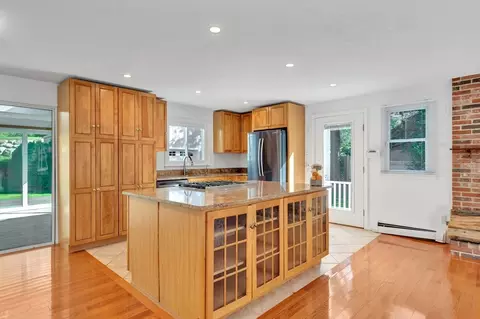 50 Laurel St, Gloucester, MA 01930 photo 12