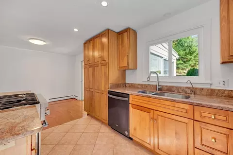 50 Laurel St, Gloucester, MA 01930 photo 14