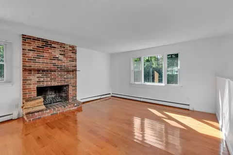 50 Laurel St, Gloucester, MA 01930 photo 8