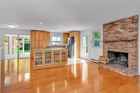 50 Laurel St, Gloucester, MA 01930 photo 11