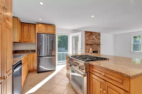 50 Laurel St, Gloucester, MA 01930 photo 13