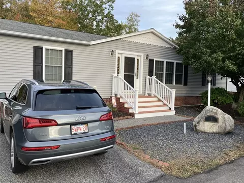 2 Woodridge Rd #2, Plainville, MA 02762