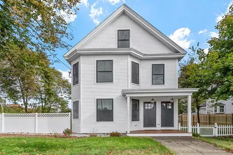 94 Princeton St #1, Chelmsford, MA 01863