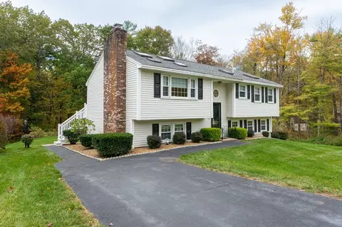 18 Stoney Ln, Hudson, NH 03051