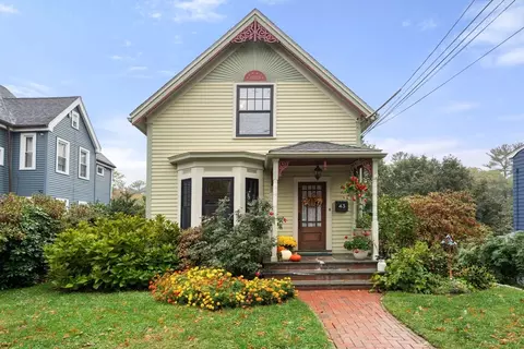43 Thompson St, Hyde Park, MA 02136