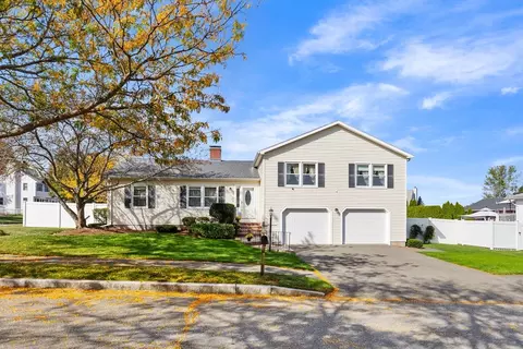 17 Janet Ln, Peabody, MA 01960
