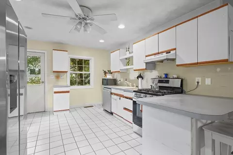 18 Larch Rd, Georgetown, MA 01833 photo 8
