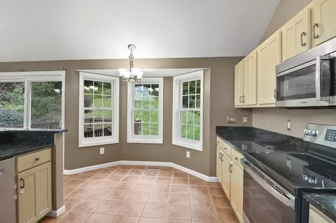 12 Pinebrook Ln, Worcester, MA 01609 photo 9