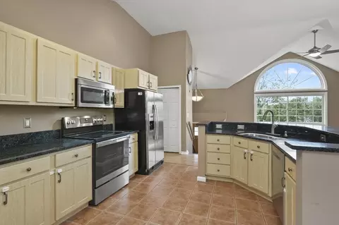 12 Pinebrook Ln, Worcester, MA 01609 photo 8