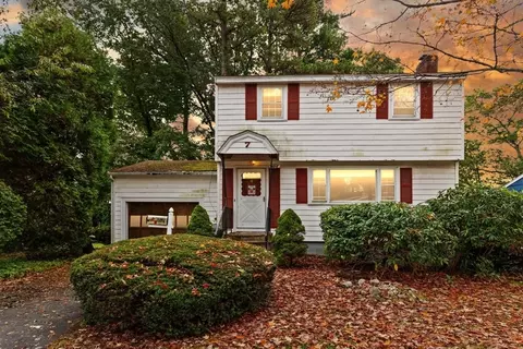 7 Debra Ln, Framingham, MA 01701
