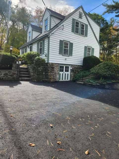 5 Whiton Pl, Plaistow, NH 03865