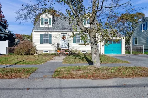 41 Dexter St, Peabody, MA 01960