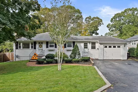 71 Southern Ave, Weymouth, MA 02188