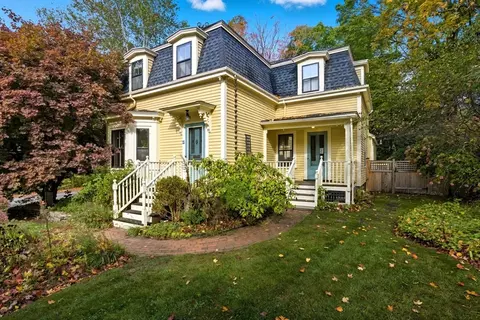 52 Bow St, Concord, MA 01742