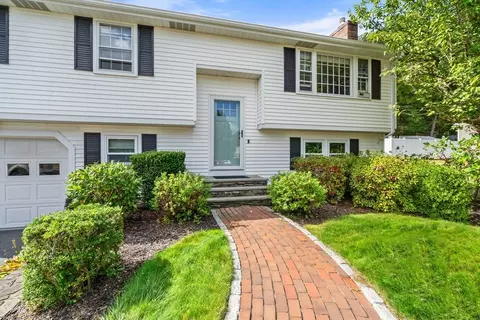 12 Patti Ln, Maynard, MA 01754