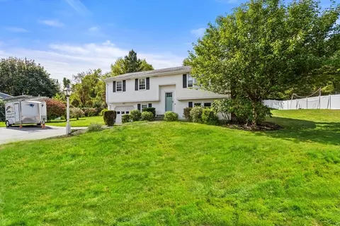 12 Patti Ln, Maynard, MA 01754 photo 2
