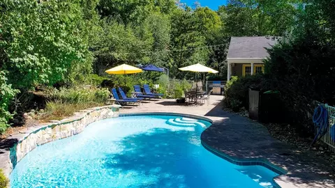 17 Topsfield Rd, Wenham, MA 01984