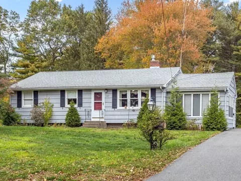 137 Beach St, Foxboro, MA 02035