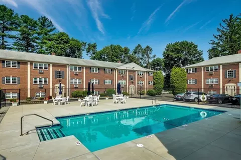 29 Arlington Rd #4, Woburn, MA 01801
