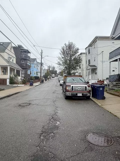 25 Clark St, Everett, MA 02149 photo 4