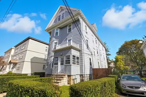 656-658 Metropolitan Ave, Hyde Park, MA 02136