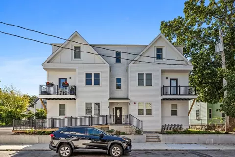 8 Oakhurst St #4, Boston, MA 02124