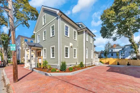 11 Orange St #2, Newburyport, MA 01950