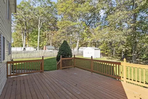 Exterior - 59 Santoro Rd, Worcester, MA 01606 photo 9 of 10