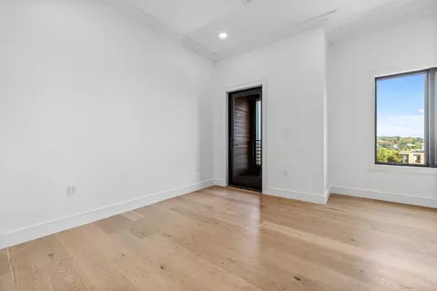 50 Leo M Birmingham Pkwy #605, Boston, MA 02135