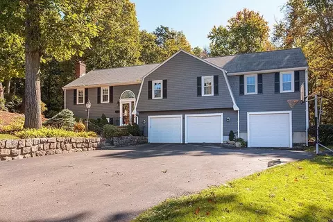 48 Patricia Dr, Milton, MA 02186