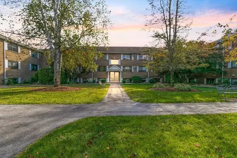 45 Macy St #B101, Amesbury, MA 01913
