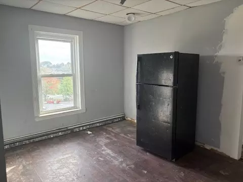 93 Austin St, Worcester, MA 01609 photo 2