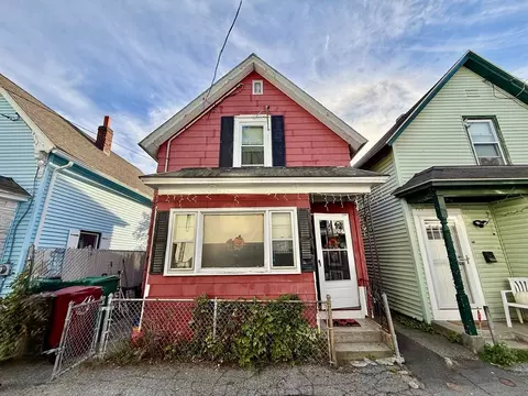 12 L St, Lowell, MA 01850