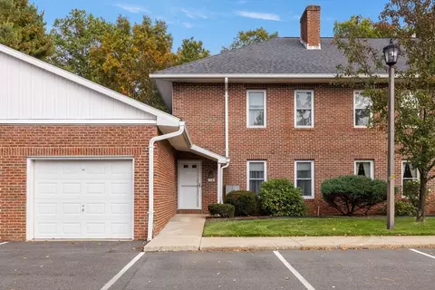 15 B Castle Hill Rd #B, Agawam, MA 01001