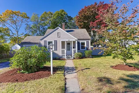 33 Buzzards Bay Ave, Bourne, MA 02532