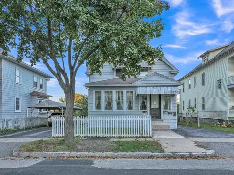 13 Frank St, Worcester, MA 01604