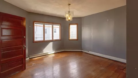 Living - 487 Ridge St, Fall River, MA 02724 photo 4 of 6